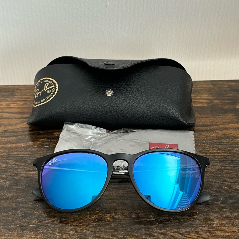 Ray-Ban Erika sunglasses RB 4171 black with holo lens. Worn once